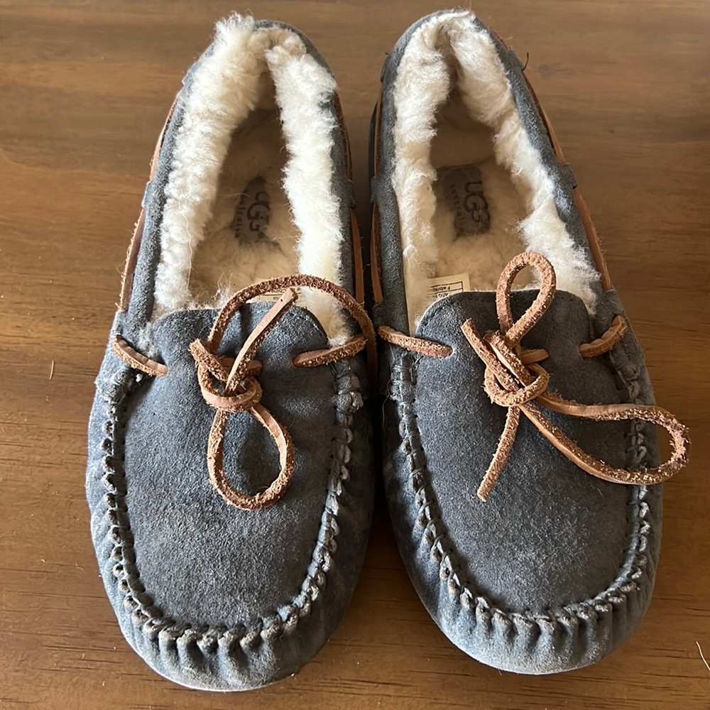 Ugh moccasins excellent condition size 6